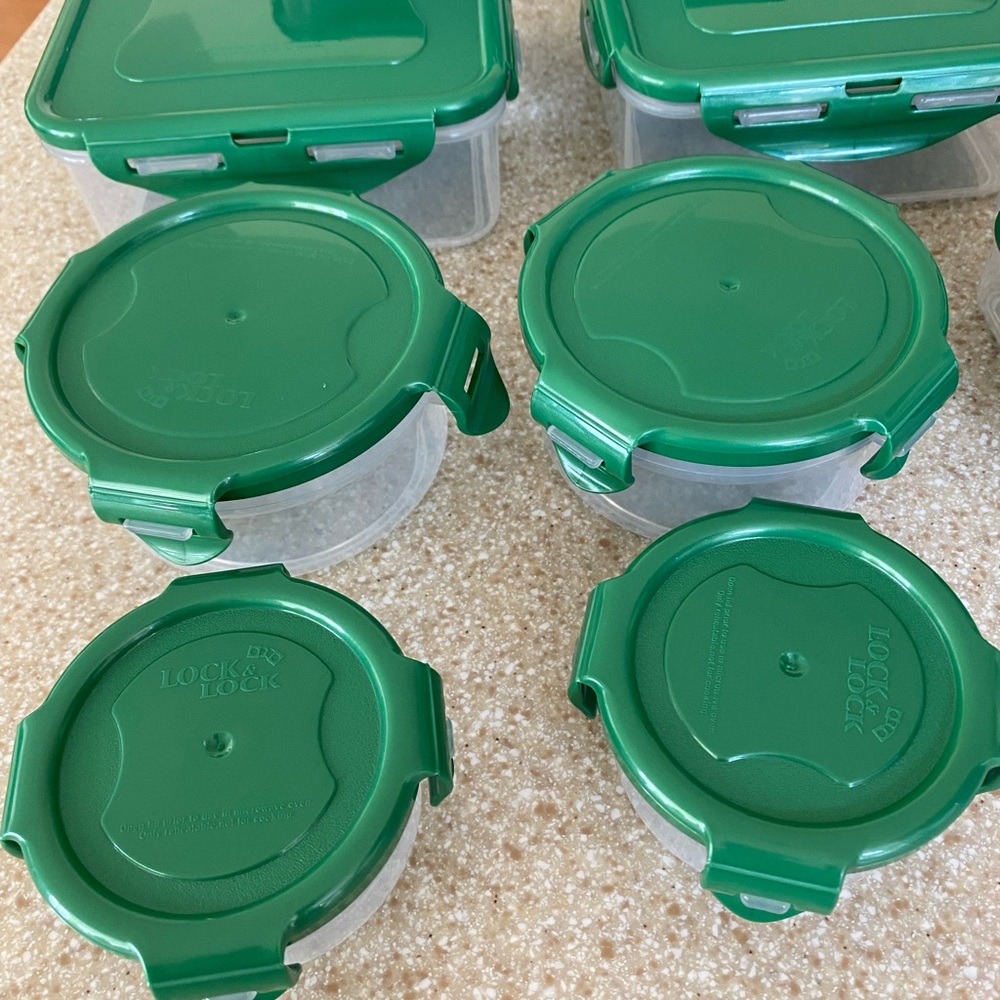 16 Piece Lock n Lock Storage Set Including Lids - Picture 5 of 6